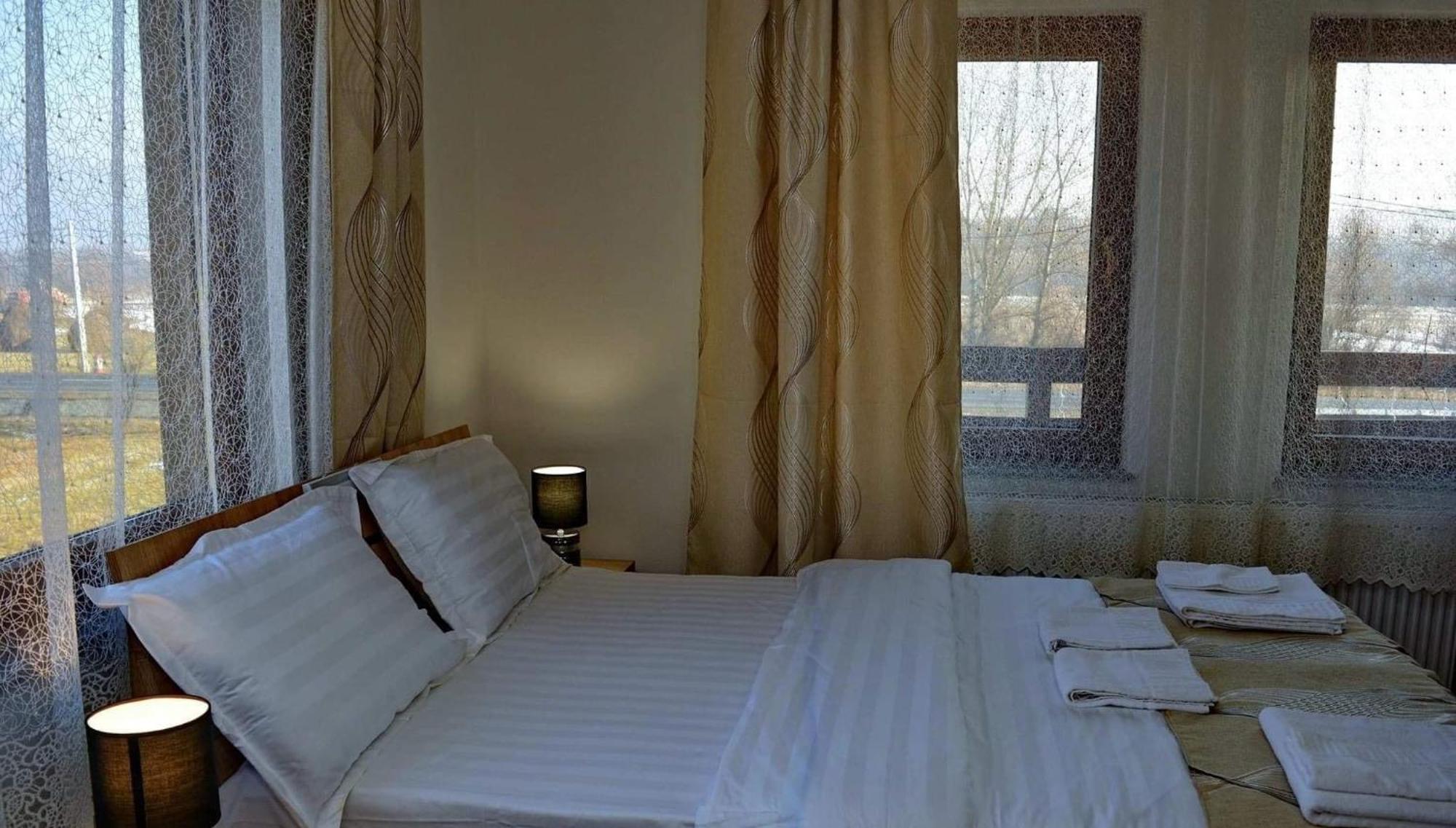 Casa Vadeanu Hotel Sighetu Marmaţiei Екстериор снимка