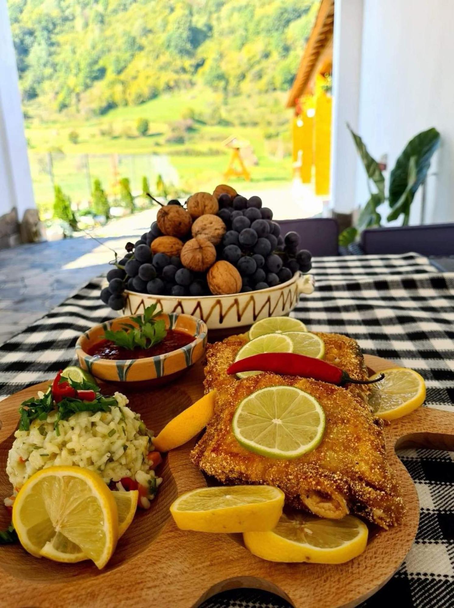 Casa Vadeanu Hotel Sighetu Marmaţiei Екстериор снимка